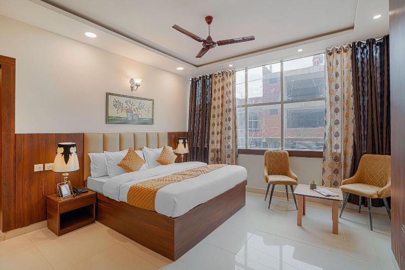 Hotel Devine image
