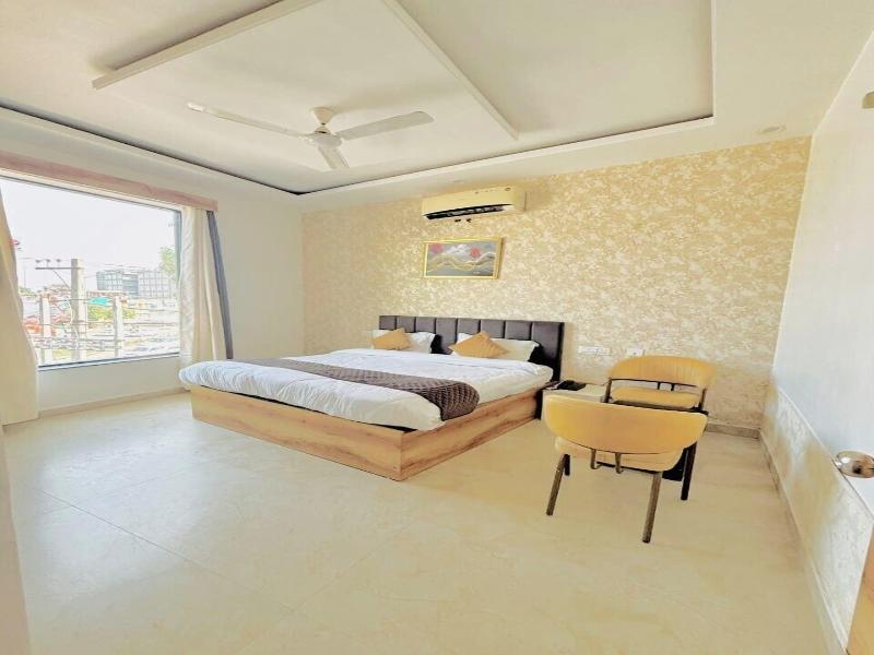 Hotel Devine image