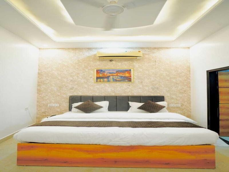 Hotel Devine image