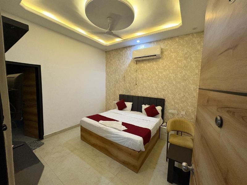Hotel Devine image
