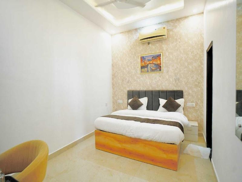Hotel Devine image