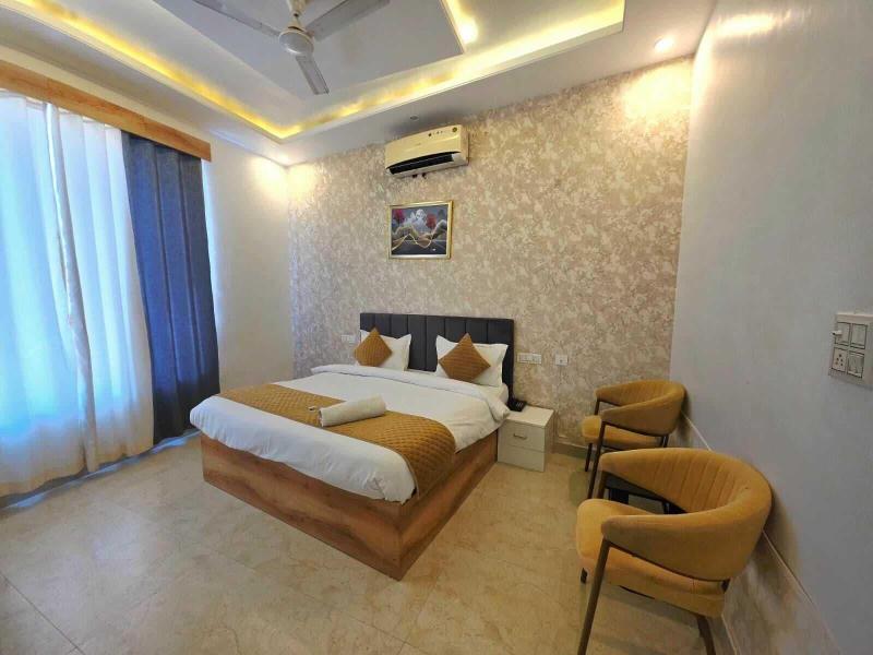 Hotel Devine image