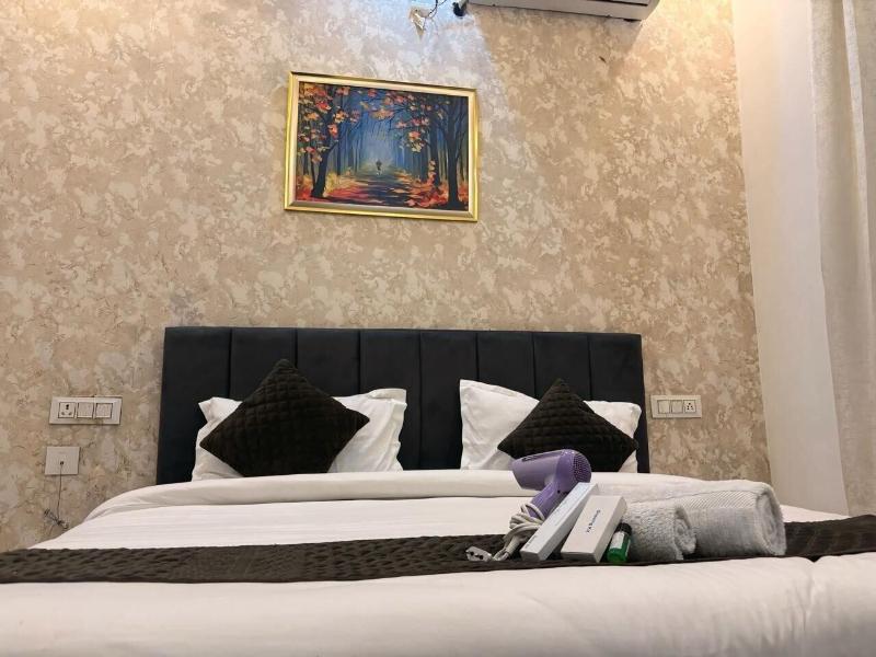 Hotel Devine image