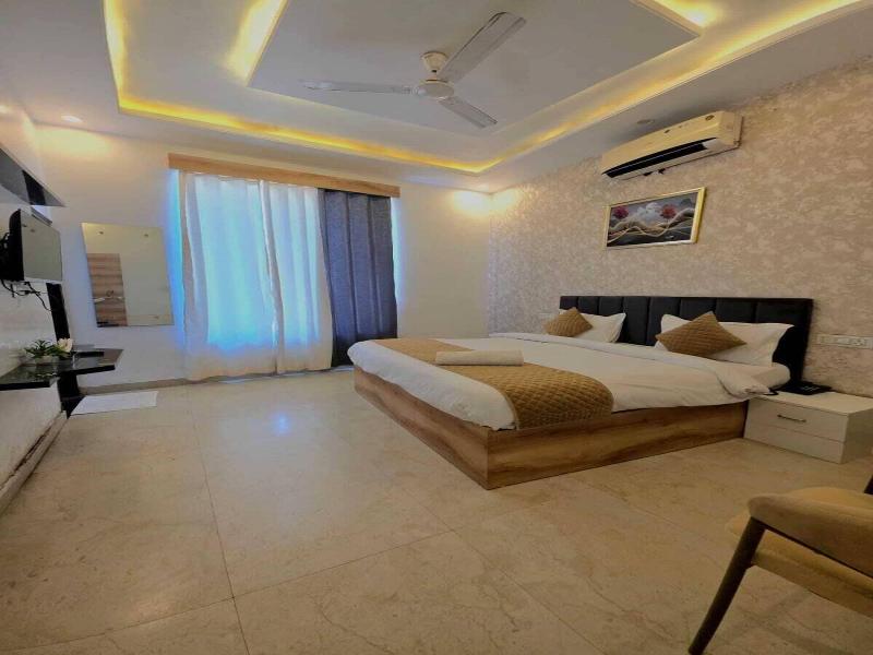 Hotel Devine image
