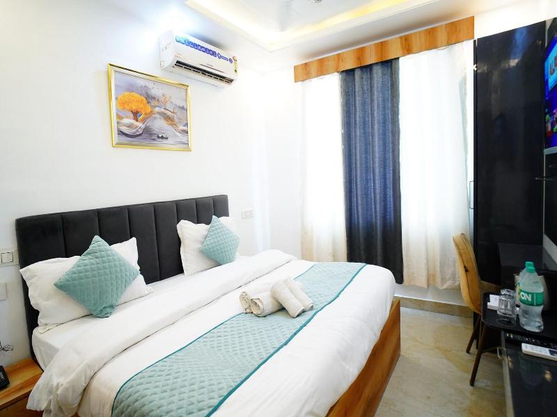Hotel Devine image