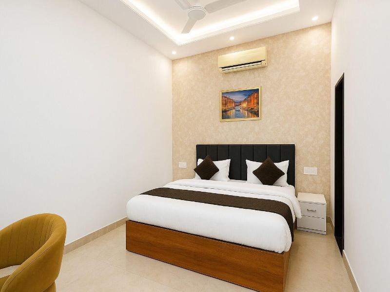 Hotel Devine image