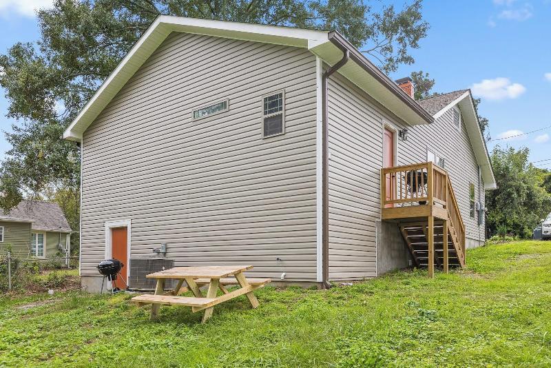 Trendy At Hoyt Two Homes image