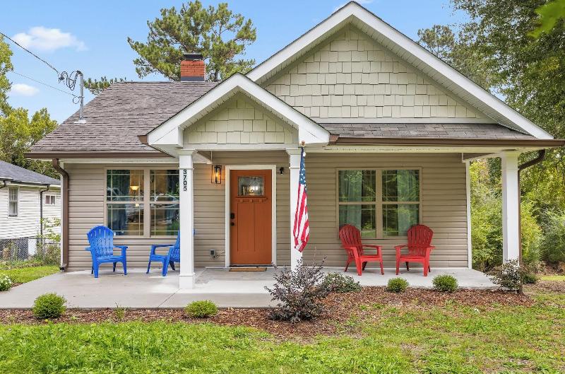 Trendy At Hoyt Two Homes image