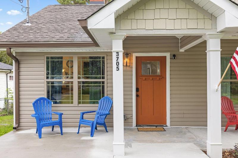 Trendy At Hoyt Two Homes image