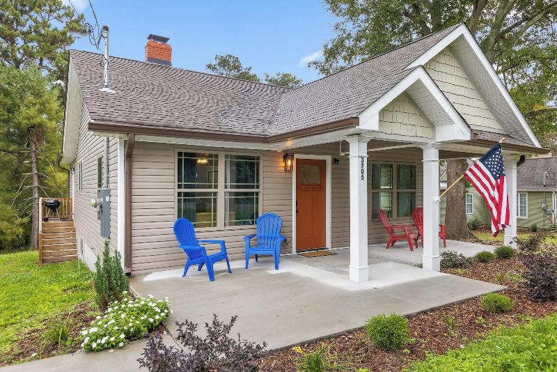 Trendy At Hoyt Two Homes image
