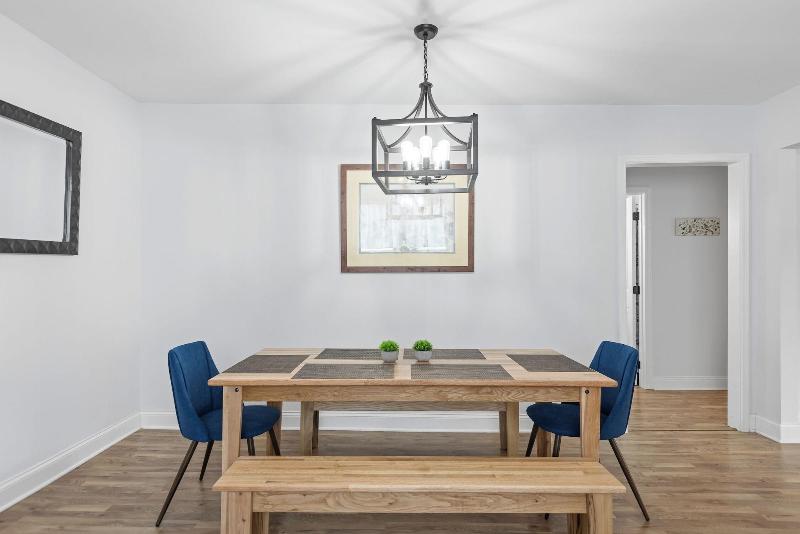 Trendy At Hoyt Two Homes image