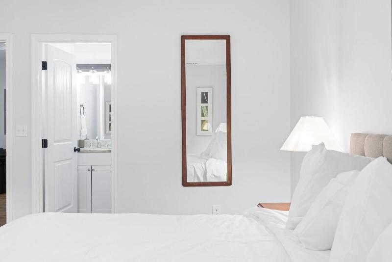Trendy At Hoyt Two Homes image