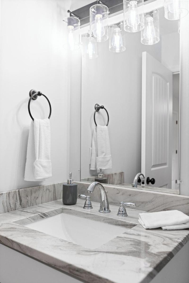 Trendy At Hoyt Two Homes image