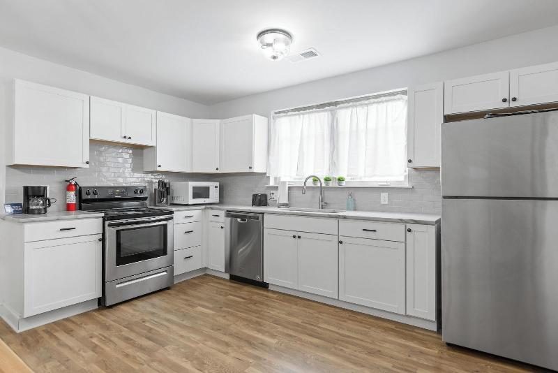 Trendy At Hoyt Two Homes image