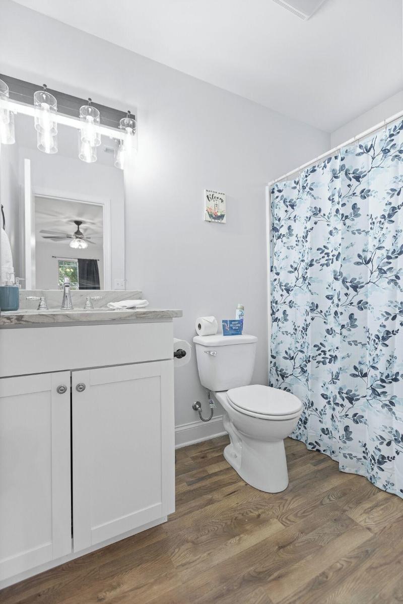 Trendy At Hoyt Two Homes image