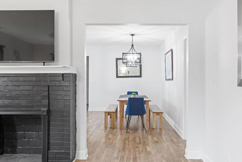 Trendy At Hoyt Two Homes image