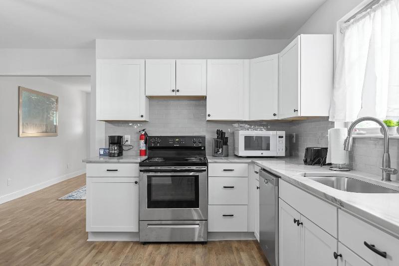 Trendy At Hoyt Two Homes image
