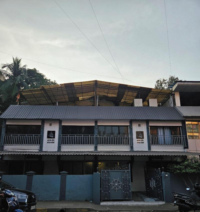 Astha Kandivali Service Apt image