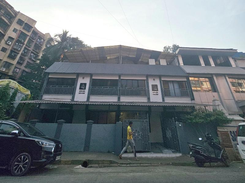 Astha Kandivali Service Apt image