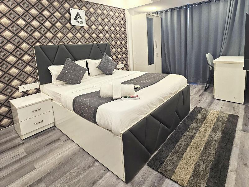 Astha Kandivali Service Apt image