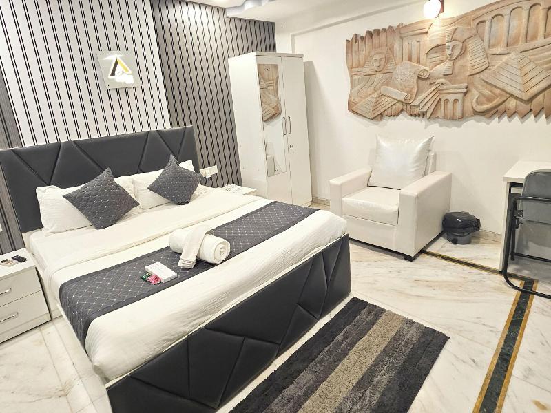 Astha Kandivali Service Apt image