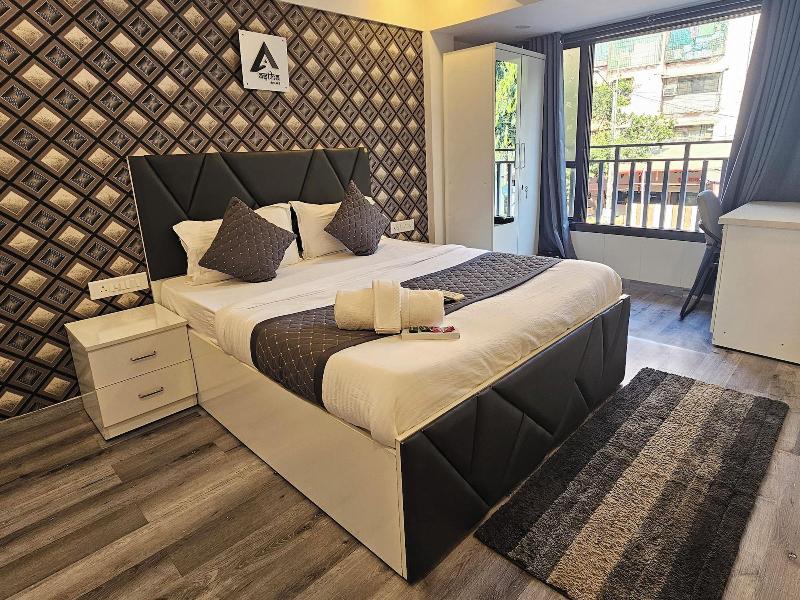 Astha Kandivali Service Apt image