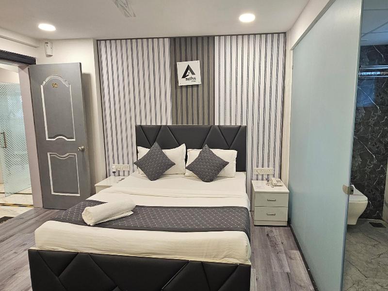 Astha Kandivali Service Apt image