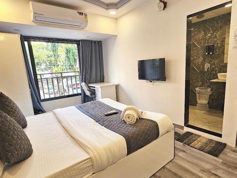 Astha Kandivali Service Apt image