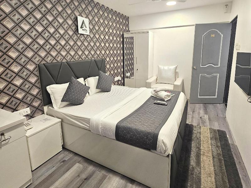 Astha Kandivali Service Apt image