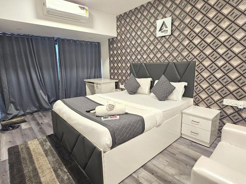 Astha Kandivali Service Apt image