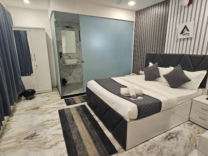 Astha Kandivali Service Apt image