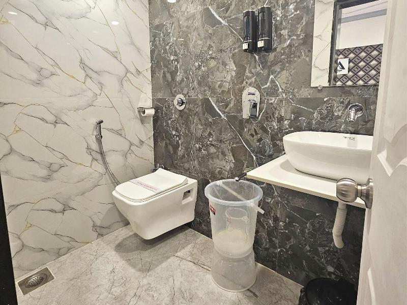 Astha Kandivali Service Apt image