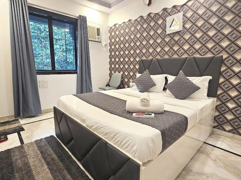 Astha Kandivali Service Apt image
