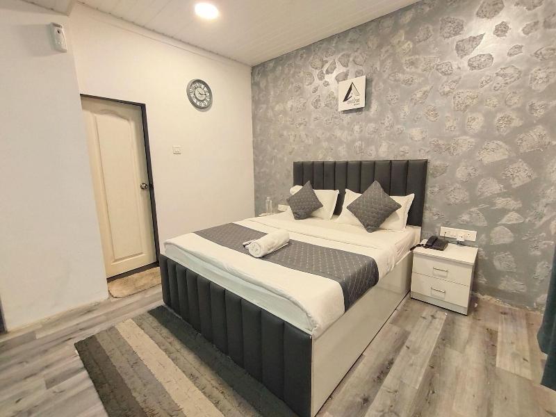 Astha Kandivali Service Apt image