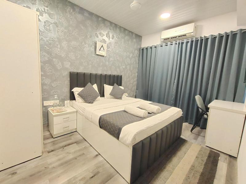 Astha Kandivali Service Apt image