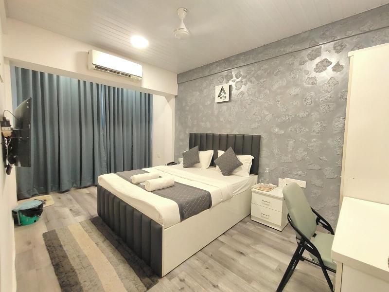 Astha Kandivali Service Apt image