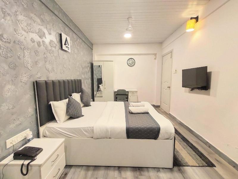 Astha Kandivali Service Apt image