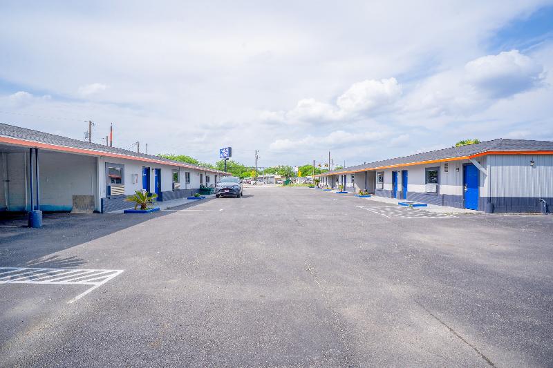 Alamo Oasis Inn and Suites By OYO San Antonio