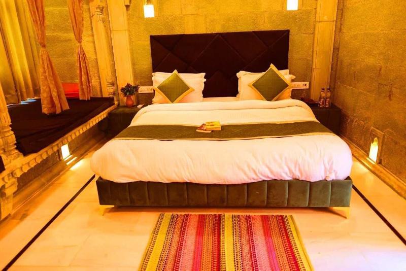 Hotel Garh Meera image