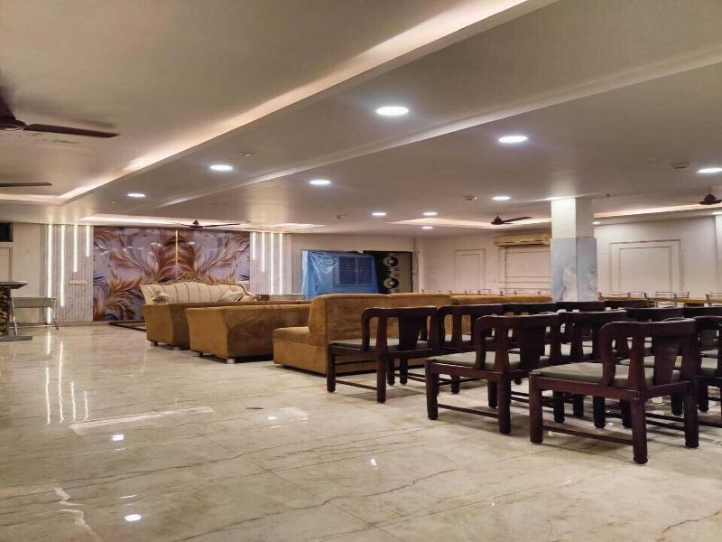 Deepak Hotel