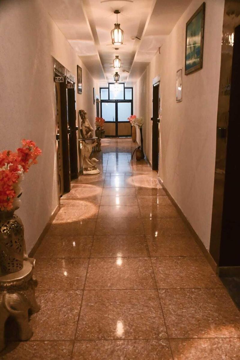 Deepak Hotel