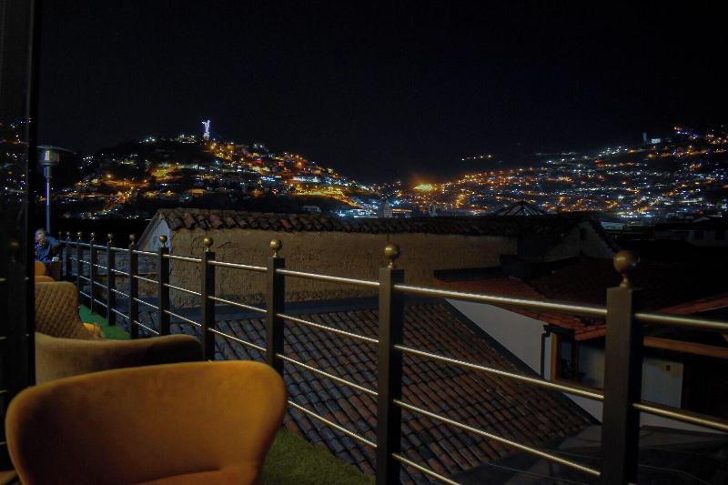 Hotel Rooftop King Experience By David image
