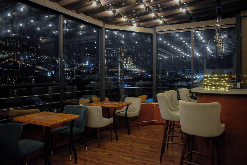 Hotel Rooftop King Experience By David image