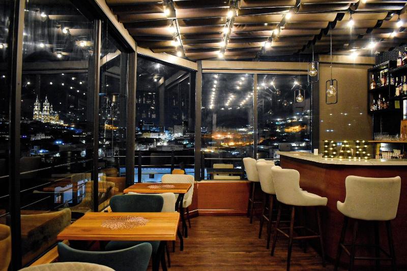 Hotel Rooftop King Experience By David image