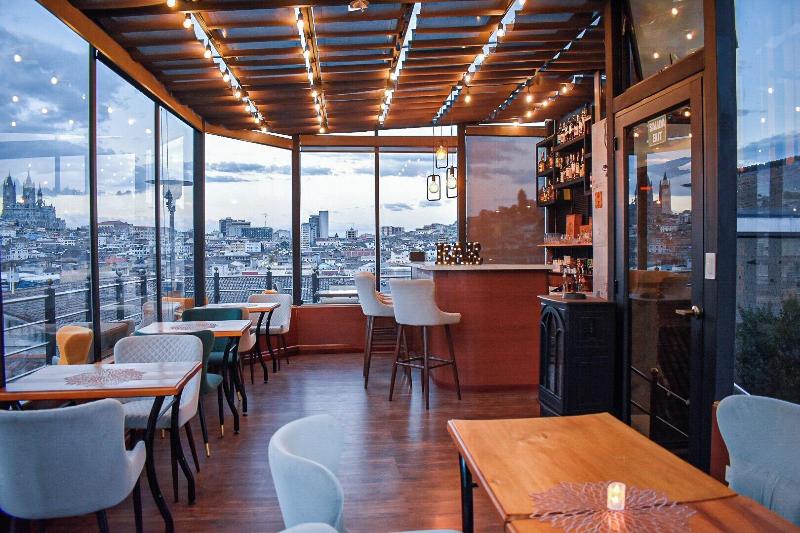 Hotel Rooftop King Experience By David image