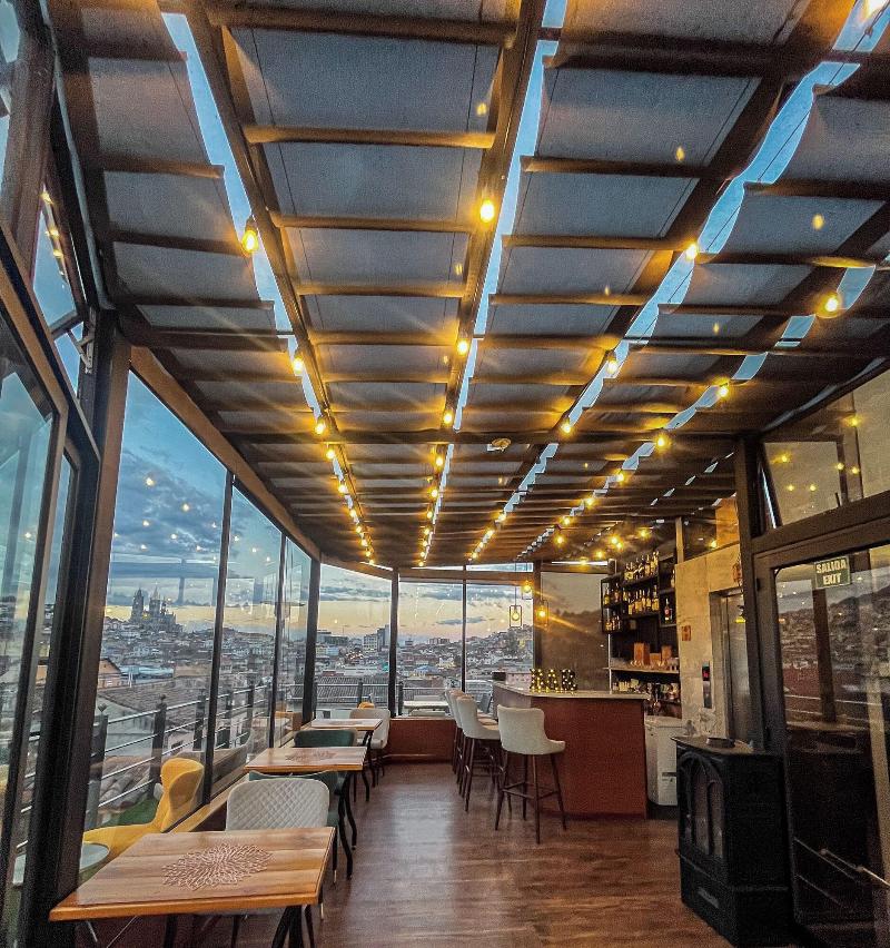 Hotel Rooftop King Experience By David image
