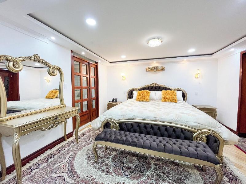 Hotel Rooftop King Experience By David image
