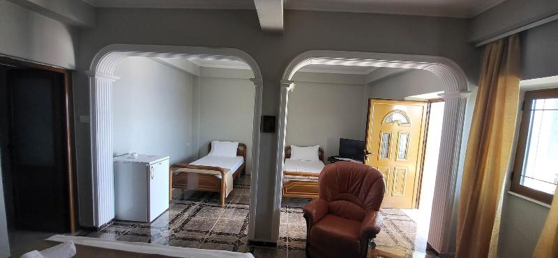 Jon Rooms 4
