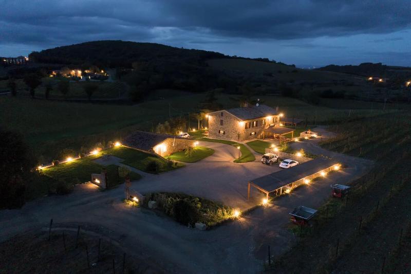 Wine Estate Paradiso Di Cacuci image