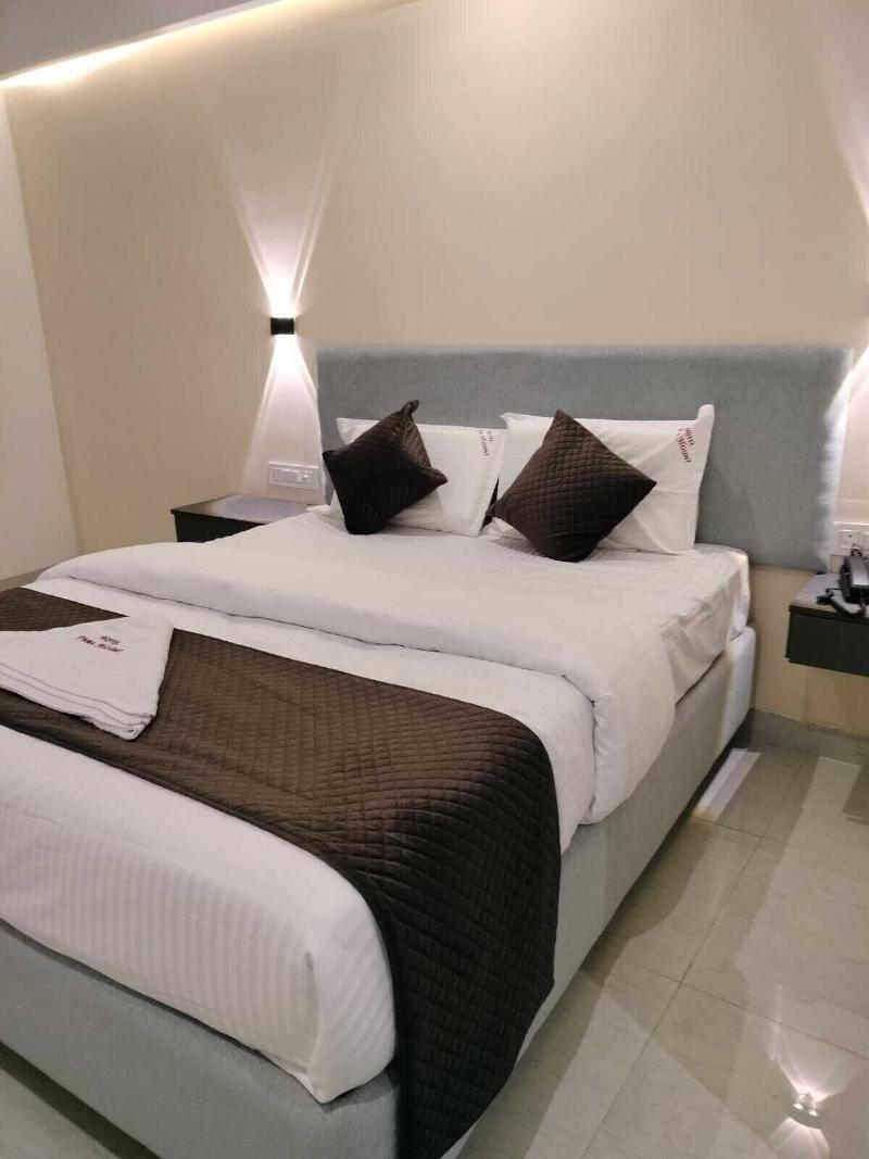 Hotel Paramount image